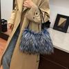 Mångsidig plyschhandväska i fuskpäls: Trendig axelväska för kvinnor