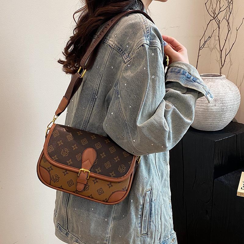 Retro printed underarm bag women's new women's bag commuting trendy and versatile going out single shoulder oblique span bag small square bag