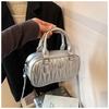 Niche women's new fashionable and versatile portable shoulder messenger bag, high-end simple diamond pillow bag
