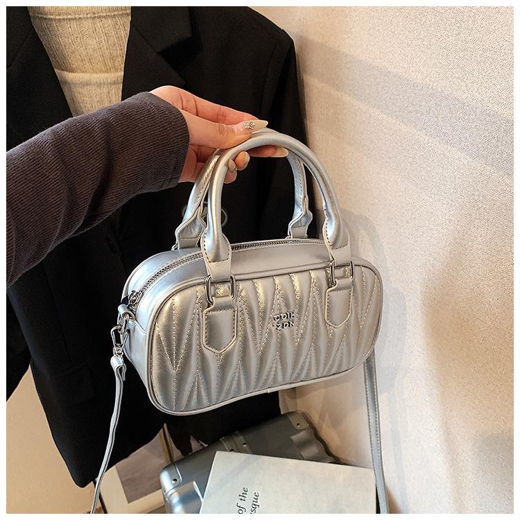 

Нишевая женская новая модная и универсальная портативная наплечная сумка-мессенджер, высококлассная простая ромбовидная сумка-подушка серебряный