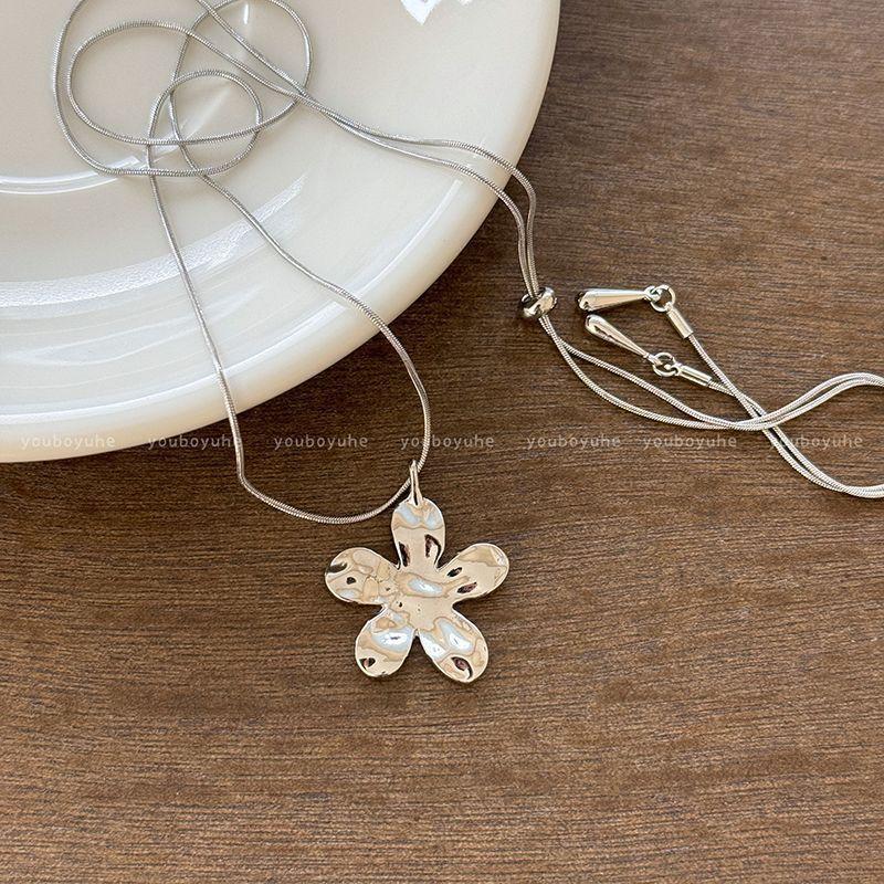 

Ожерелье с подвеской в виде сложенного цветка, нишевое, простое, высококлассное, цепочка для ключицы, легкая роскошь, универсальное, с темпераментом, модная бижутерия