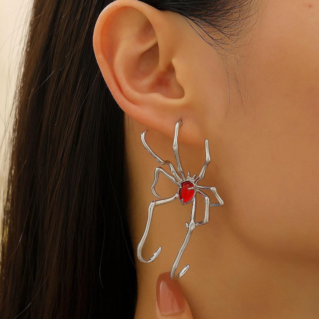 Fashion Personalized Exquisite Minimalist Dark Design Crawling Spider Ear Clip Halloween Versatile Earrings