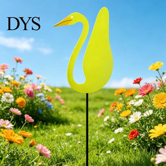 Outdoor Garden Centerpiece Flamingos Yard Decorations, Plastic Flamingo Lawn Statue with Metal Stakes, Weather Vibrant Decor Resistant Ornaments & for