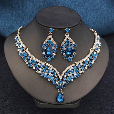 Kadınlar için şık 2 adet yapay elmas kristal gerdanlık kolye setleri moda takı setleri gelin düğün dubai kolye küpe seti