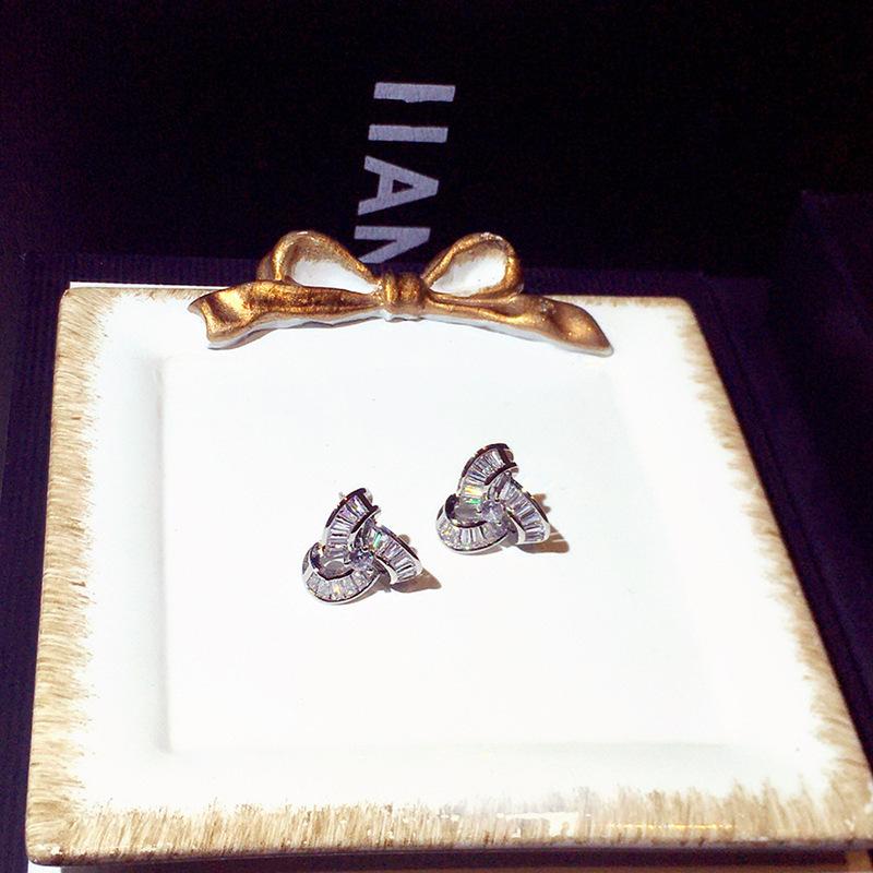 Light Luxury Micro-Diamond Stud Earrings, Super Fairy Niche High-End Exquisite Earrings, Women S Winter Gifts Are Simple