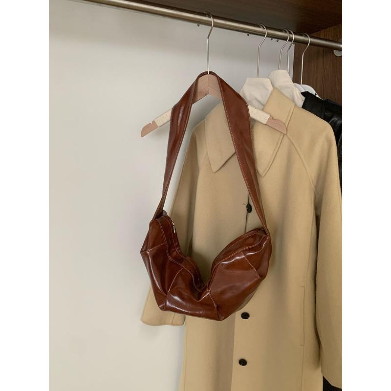 

Вместительная ретро сумка-пельмень из мягкой плиссированной кожи, в стиле ленивого кэжуал, универсальная, для通勤, на плечо, женская коричневый