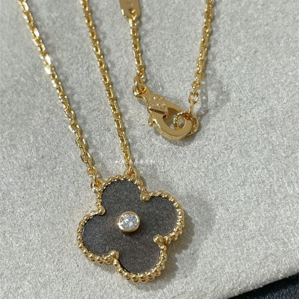 Christmas Limited Clover Necklace V Gold Plated 18k Rose Gold Silver Sparkling Collarbone Chain