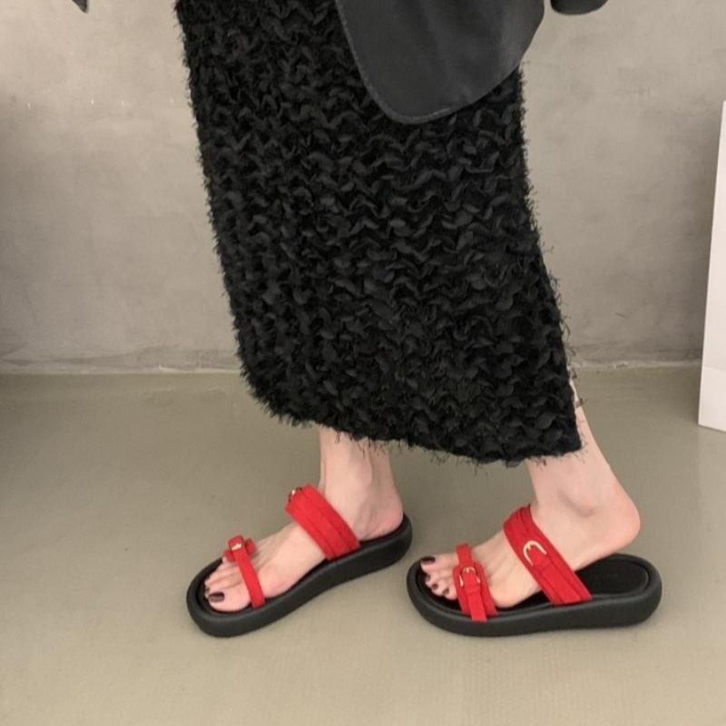 Fashion New Flat Platform Versatile Slip Beach Shoes Summer New Round Toe Open Toe Metal Buckle Soft Sole Casual Sandals