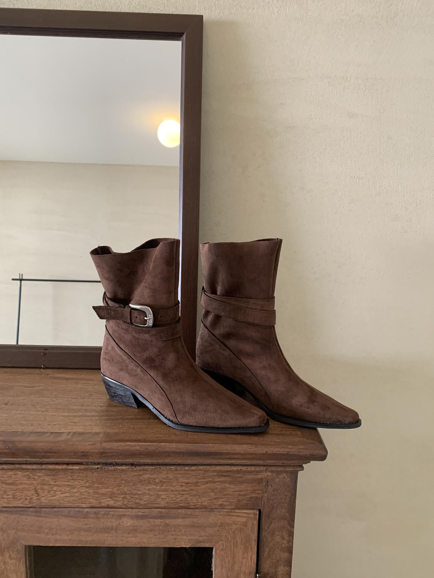 

Thick heel pointed mid boots pleated stacked boots women s 2025 autumn and winter new retro thin boots short boots women s Martin boots 40 коричневий