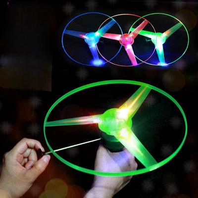 Dětské svítící létající talíře, vrtule, hračky, LED osvětlení, létající UFO hračka na tahání, káča, venkovní hra, sportovní hračka, dárek