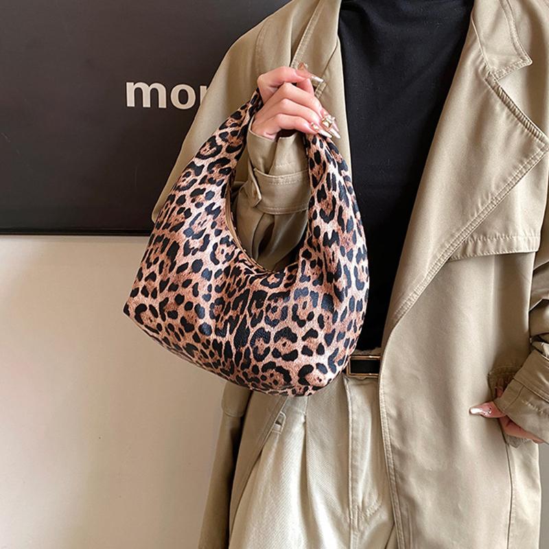 Women PU Leopard Fashion Shoulder Bag Large Capacity Circular Underarm Bag Zipper Closure Fashion Carrying Bag Chic Hobo Bag KTB