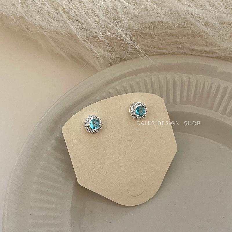 

Exquisite Korean Style Zirconia Stud Earrings - Light Luxury, Versatile Fashion Jewelry, Elegant Niche Design