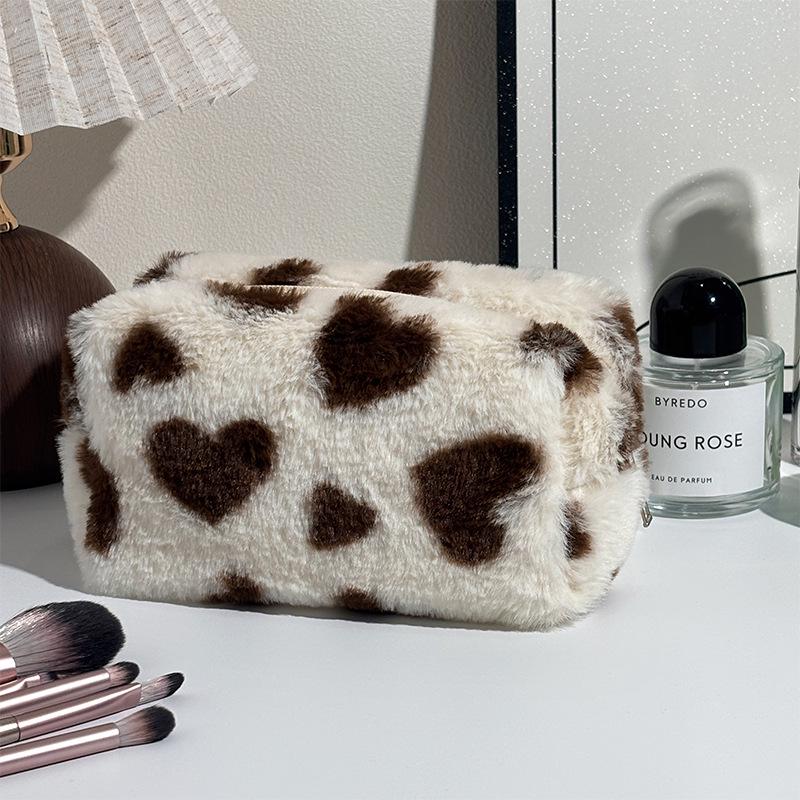 Cute High-End Plush Makeup Bag: Large-Capacity, Portable, and Stylish Travel Essential