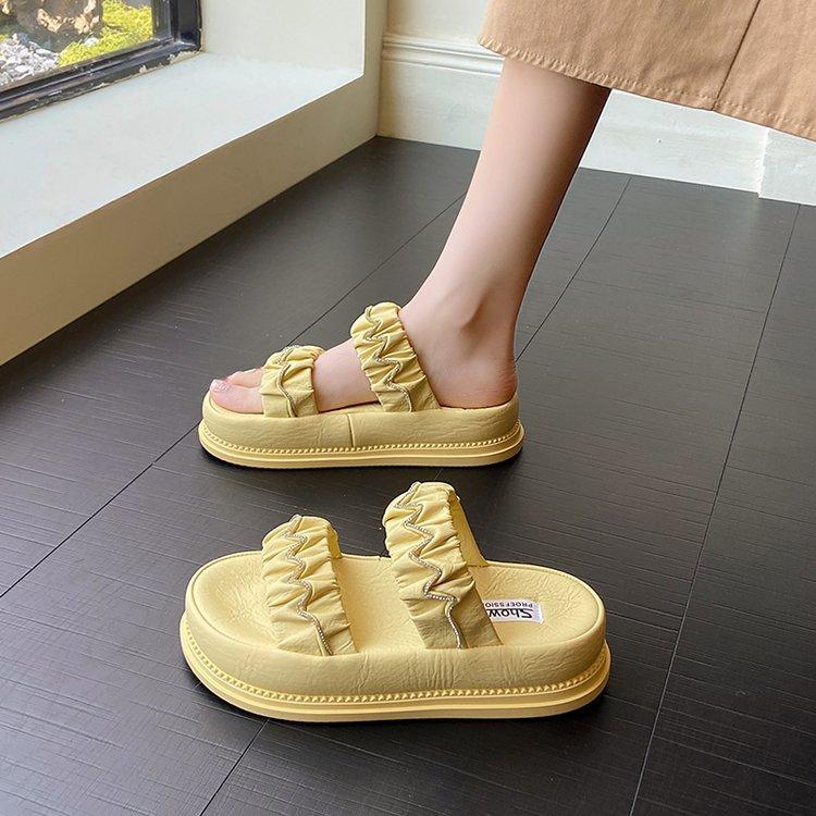 

Casual beach sandals fashion with skirt one-word women s summer wear 2025 new thick-soled high-end cool slippers 35 жёлтый