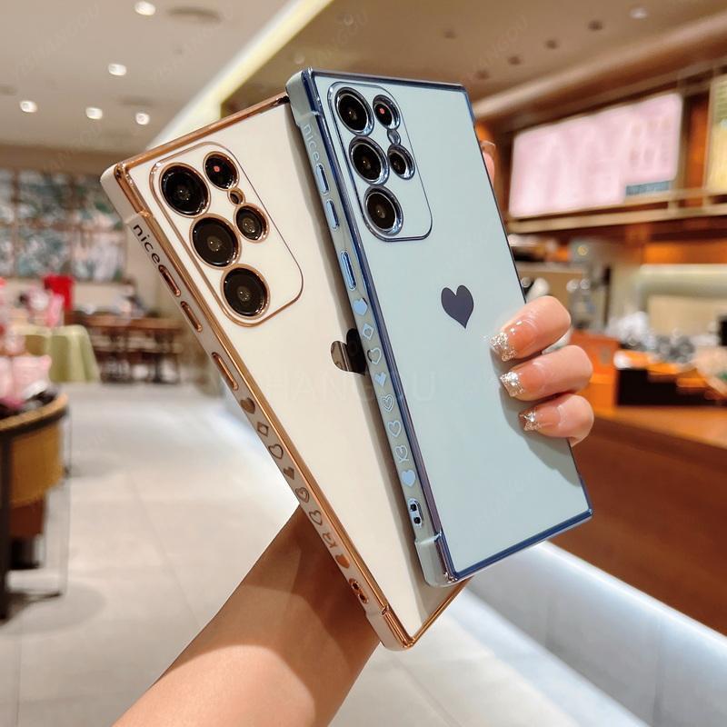 Capa de luxo revestida para Samsung Galaxy S24 S22 S23 Ultra S21 S23 FE A52 A53 A55 A54 A35 A15 Capa de telefone com padrão lateral de coração