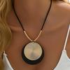 1pc Stitching Geometrische Runde Anhänger Halskette Retro Stil Statement Schmuck für den Urlaub tragen
