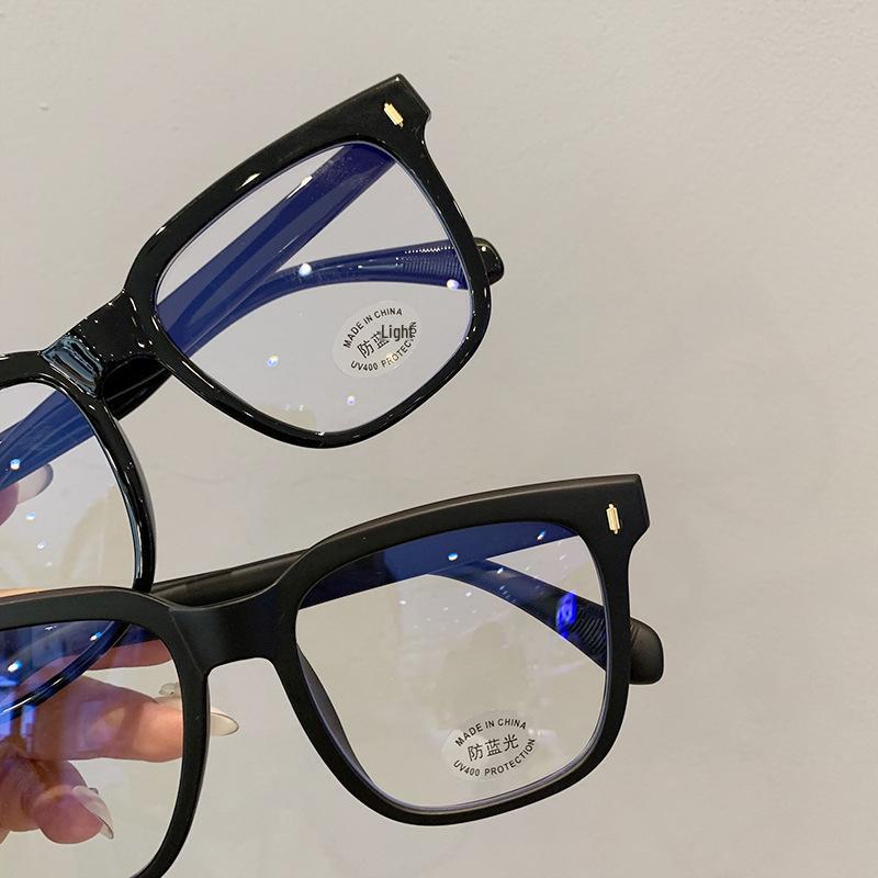 Trendy übergroße Anti-Blaulicht-Myopie-Brille für Damen - dicke schwarze Rahmen zum Schutz der Augen