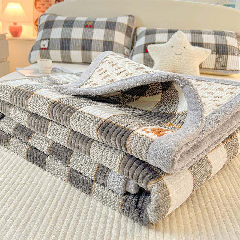 Zimní silný mléčný sametový přehoz na postel, tatami rohož s bavlněným kang přehozem, protiskluzová matrace, hřejivé prostěradlo z korálového sametu
