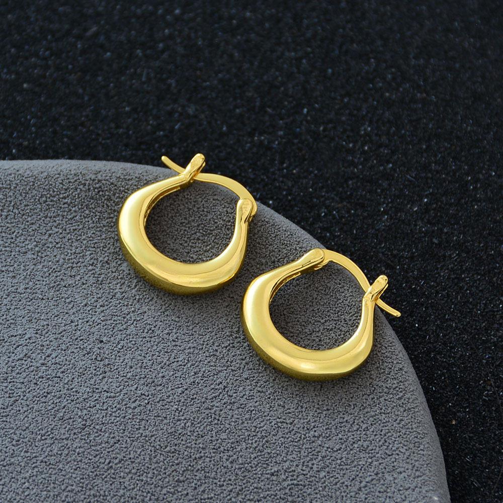 Autumn And Winter French Gold Plain Ring Earrings Women'S Cold Wind Oval Earrings Ear Buckles Earrings