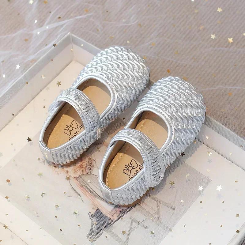 

Kids Flat Shoes Soft Sole Girls Performance Dance Shoes Solid Color Sweet 2025 New Fashion Children Leather Shoes Black Trendy 23 серебряный