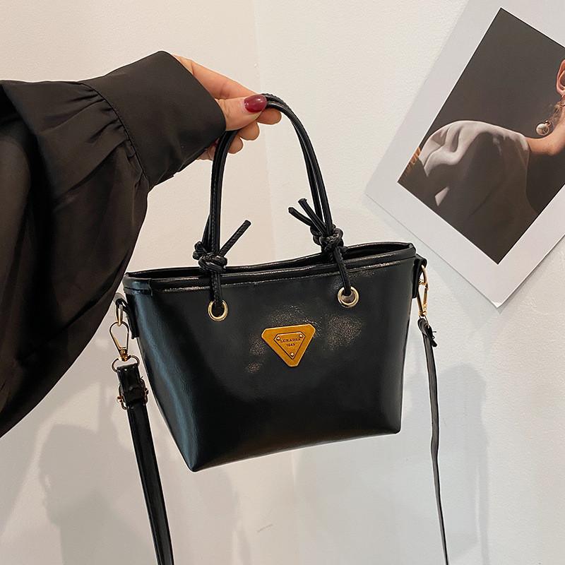 Style Street Retro Golden Label Decoration Women Single Shoulder Bucket Bag