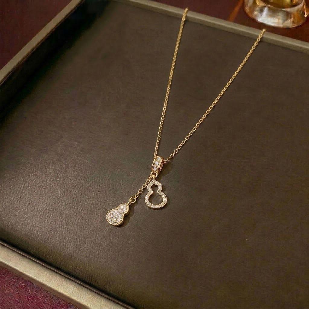 Women's Sweet Style Rainbow Diamond Pendant Necklace with Star & Moon Clavicle Chain