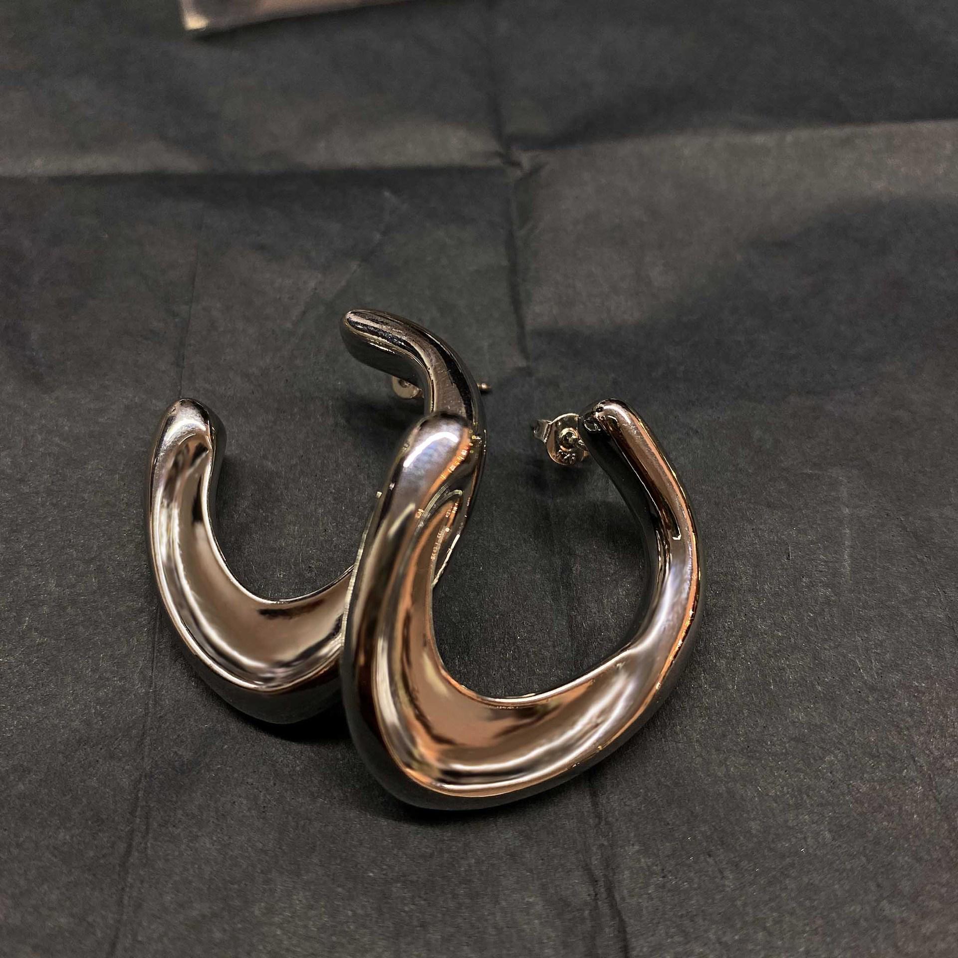 

Influencer Style Curved Stud Earrings - 925 Silver Ear Hoops, Women s Fashion Accessories