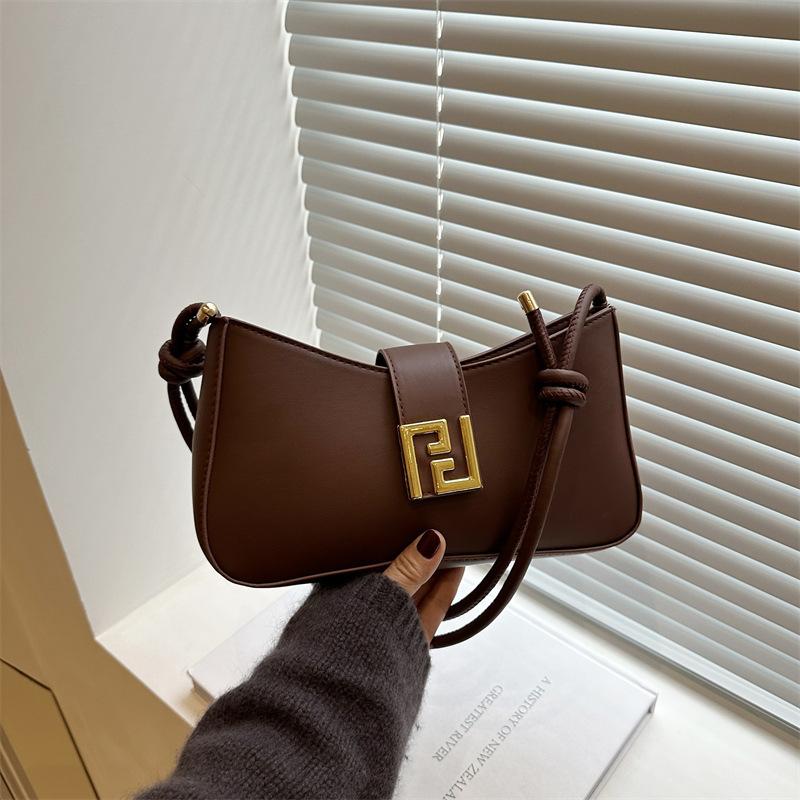 

Fashion trend niche design armpit bag personalized bag 2025 winter new shoulder bag foreign style crescent bag коричневый