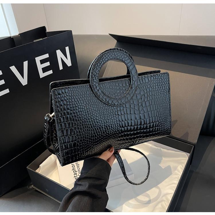 Crocodile Pattern Casual 2024 New European And American Fashion Winter Large Capacity Commuter Retro Single Shoulder Crossbody Handbag чёрный