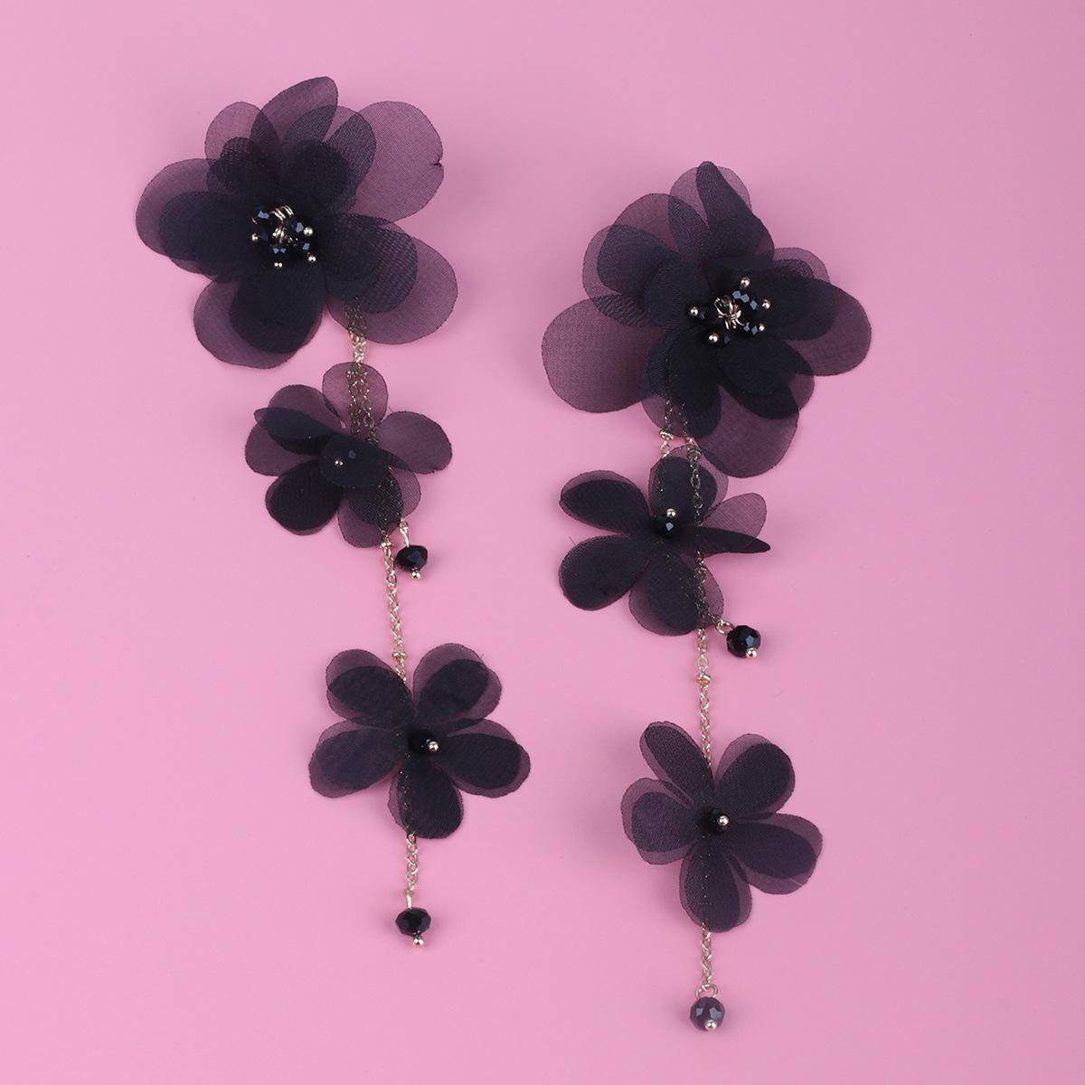 

Temperament lace pearl flower long earrings, niche original design ins cold wind fringed earrings