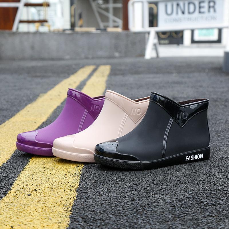 Holínky do deště Dámská móda Nové protiskluzové voděodolné gumové boty s krátkými trubicemi Holínky do deště pro dospělé plus sametově teplé boty do deště