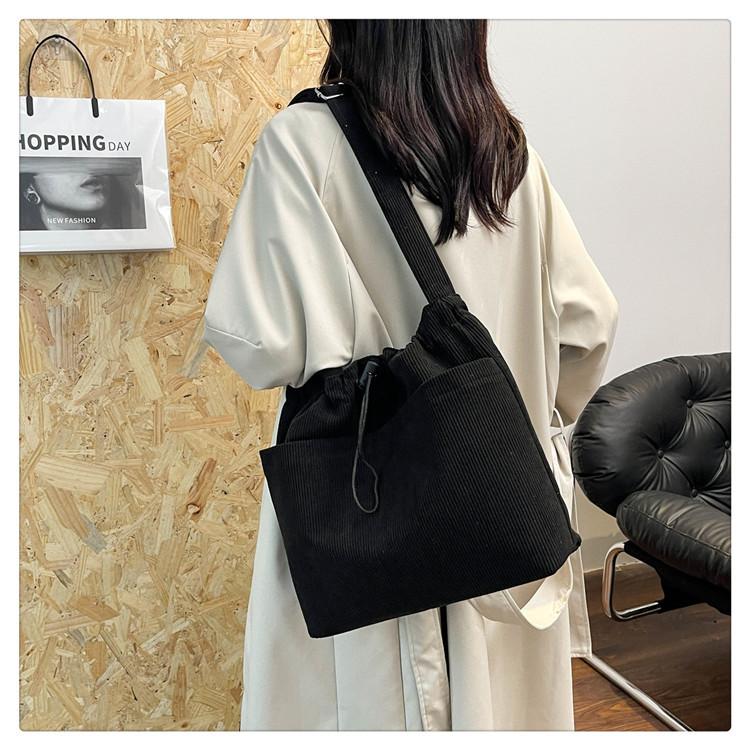 Retro large-capacity shoulder bag, foreign corduroy cloth bag new Japanese and Korean casual simple messenger bag women's bag