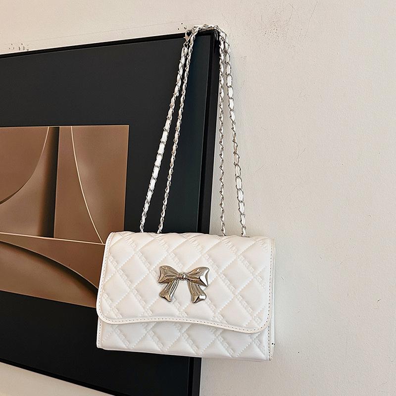 

Ромбовидная повседневная цепочка однотонная маленькая квадратная сумка 2025 осень новая высокая ценность зарубежный стиль бант на плечо сумка-мессенджер белый