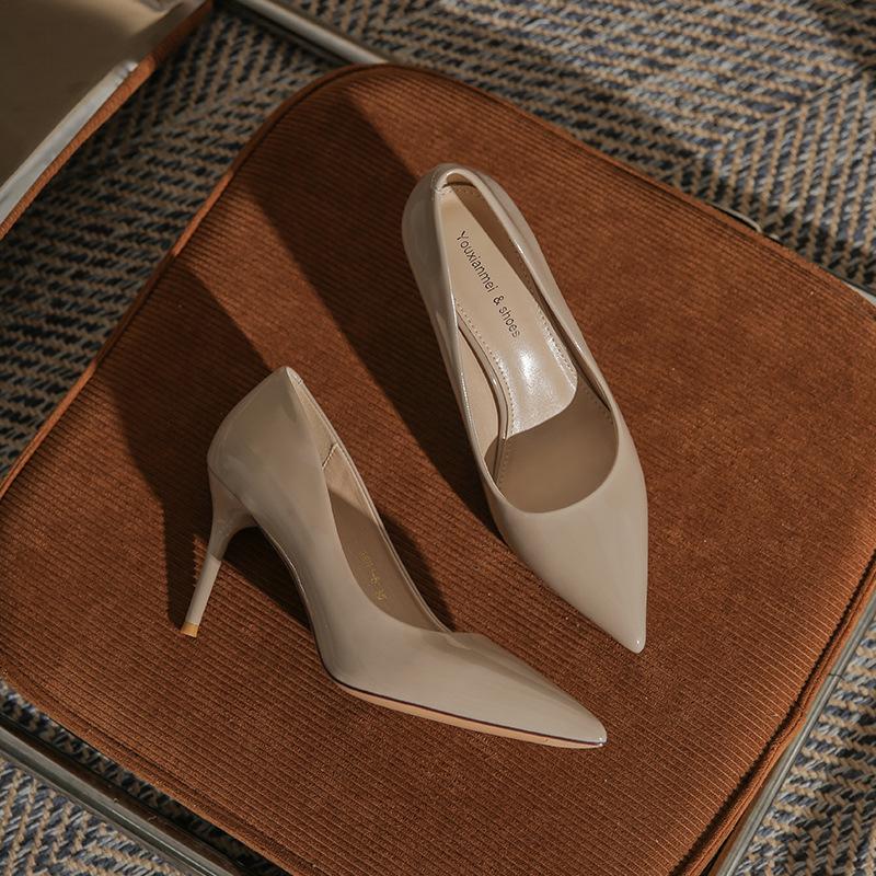 

- Яркая лакированная кожа, сексуальные модные туфли на высоком каблуке, простые тонкие каблуки, элегантный и универсальный темперамент, профессиональная женская обувь для通勤 40