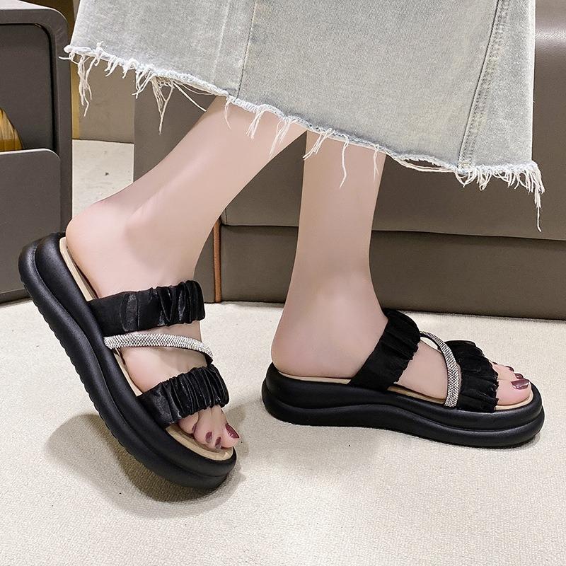 Wearing Platform Slippers for Women's Summer New Leisure Vacation Beach One-word Cool Slippers for Women