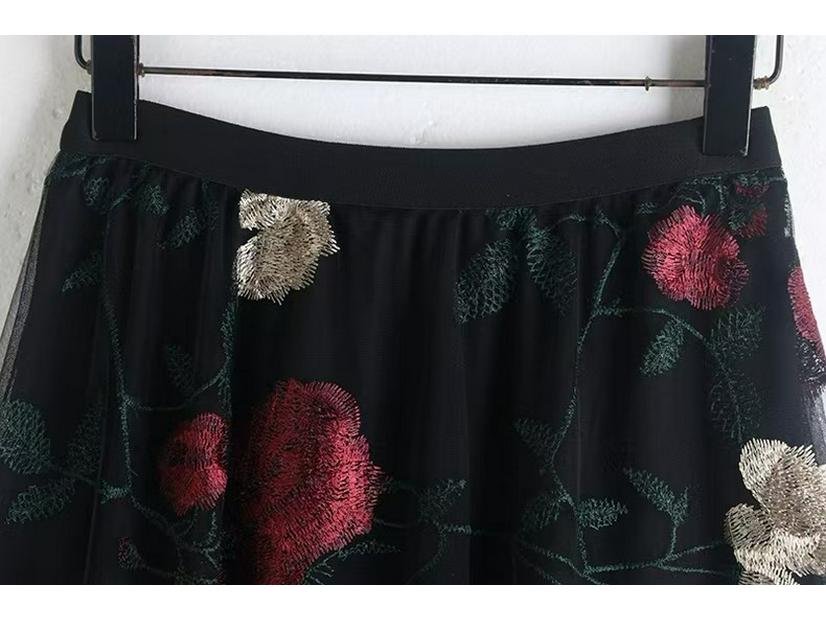 Women's French Retro Floral Embroidery A-Line Mesh Skirt for Spring/Summer