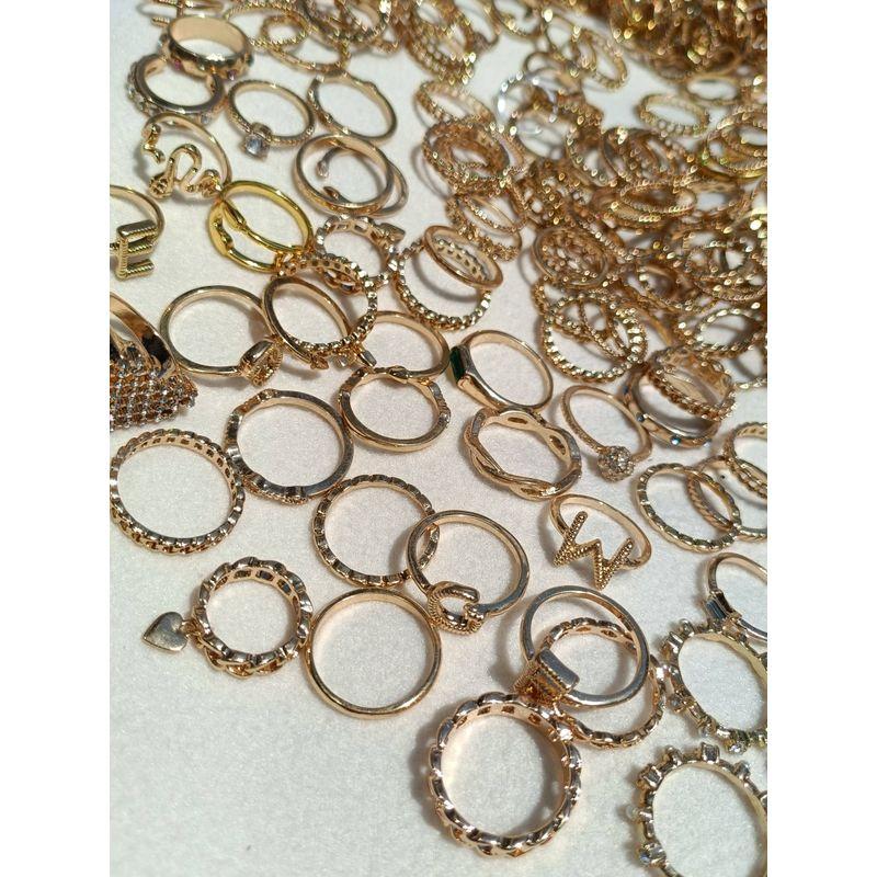 

Korean, European and American Jewelry Mixed Styles, Sold by the Pound at Street Stalls and Night Markets, Including Necklaces, Bracelets, and Earrings 30 Rings of Random Sizes
