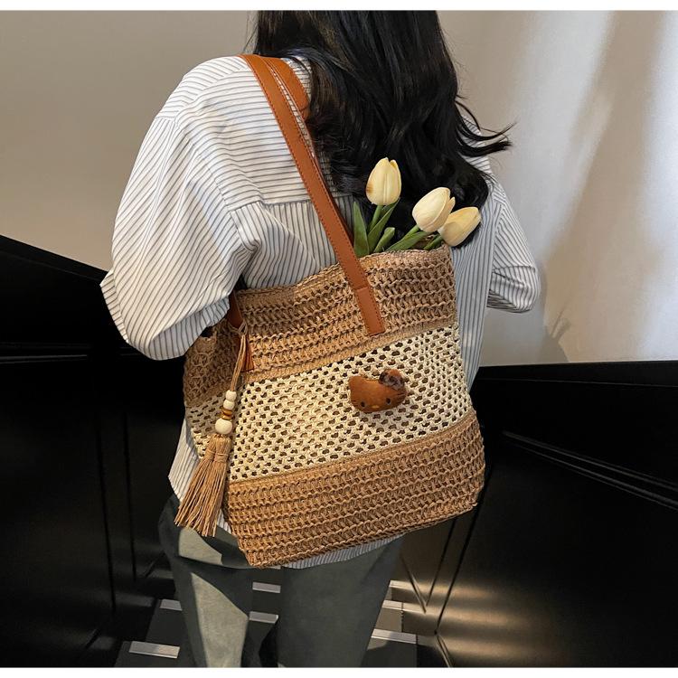Holiday Wind Beach Straw Bag Women's Summer New Hollow Woven Bag Large Capacity Commuter Shoulder Armpit Bag
