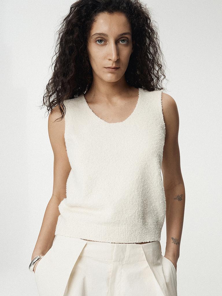 UMARMUNG Italian Souffle Cotton Yarn U Neck Vest_Cotton