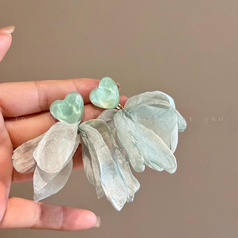 Floral Earrings - Women's Summer Sweet Petal-style Earrings with A Sophisticated and Unique Design, Exuding An Elegant and Exclusive Charm.
