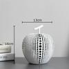 Weiß Schwarz Apfel Birne Harz Skulptur Polka Dot Kunst Früchte Ornamente Abstraktes Kunstwerk Moderne Heimdeko Zubehör