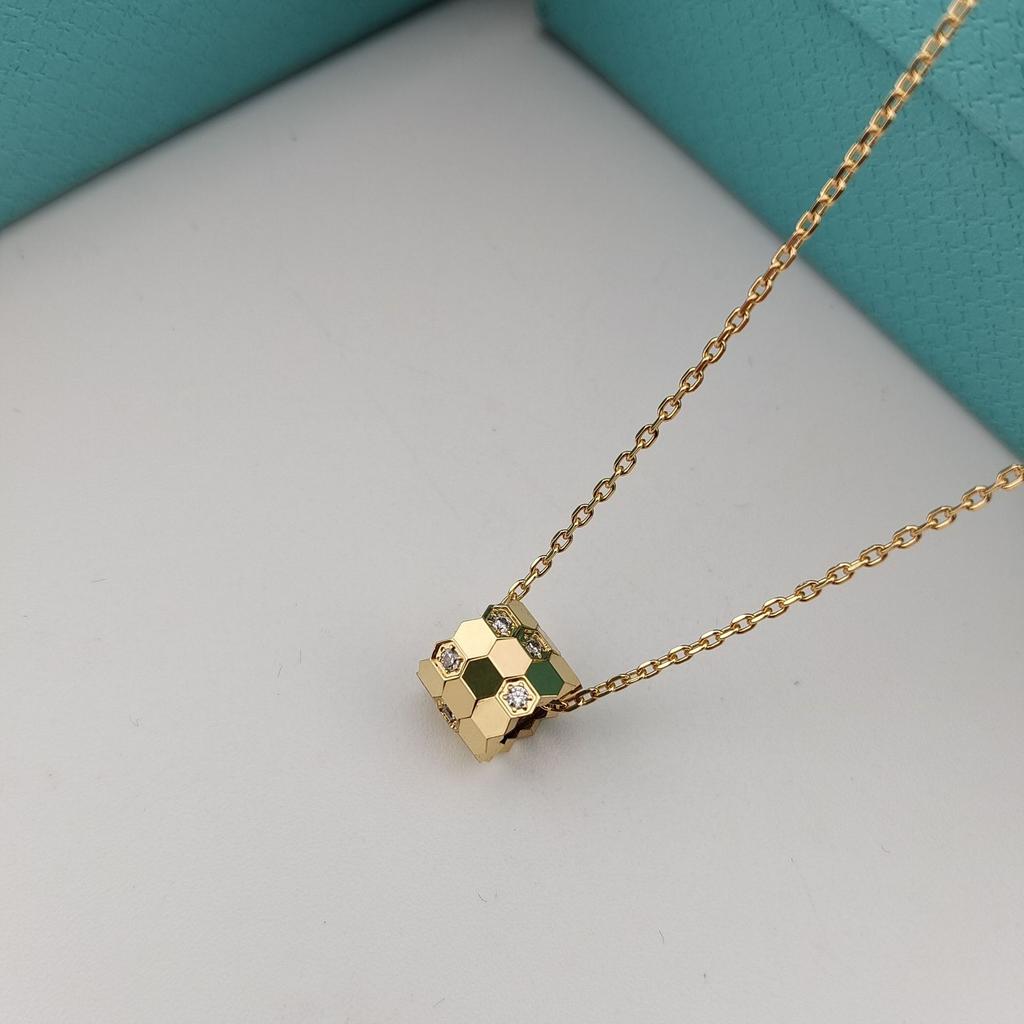 V Gold Shangmei Honeycomb Necklace Women's Light Luxury Design Rhombus Lattice Diamond Honeycomb Pendant Clavicle Chain