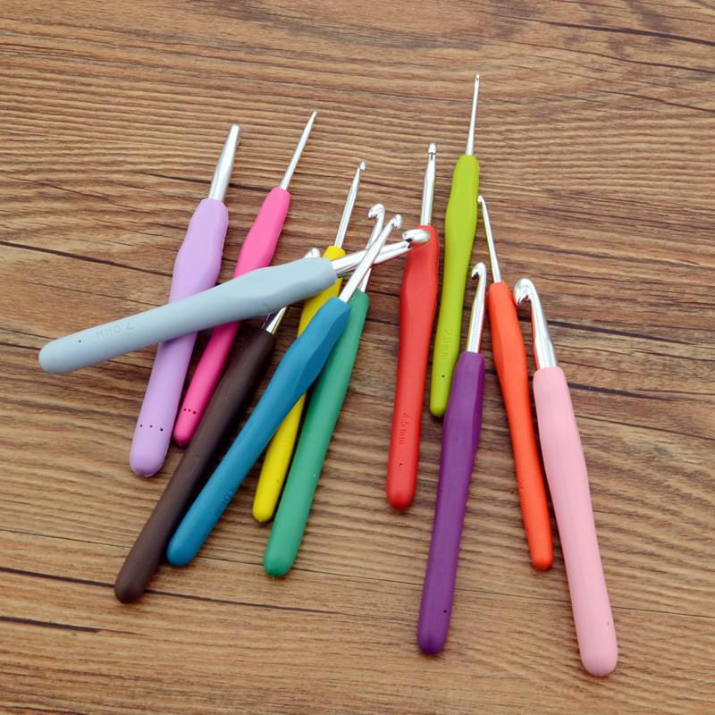 Soft Handle Crochet Tool Set - Silicone Candy Knitting Needles & Handmade Tools for Bags and Sweaters
