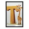 Poster Lächelnde Giraffe mit dem Buchstaben T Poster Lächelnde Giraffe mit dem Buchstaben T, 30X40 cm, Holzrahmen Dunkelbraun, Mattpapier 230 g/m²
