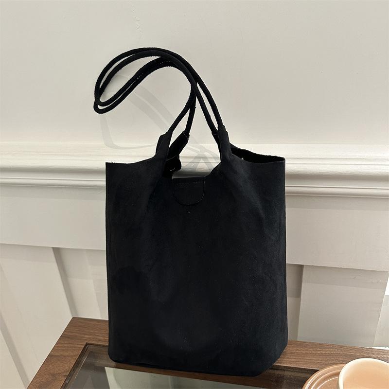 2025 New Simple Matte Bucket Bag Women's Winter Trendy Fashion Child and Mother Bag Casual Versatile Shoulder Commuter Bag
