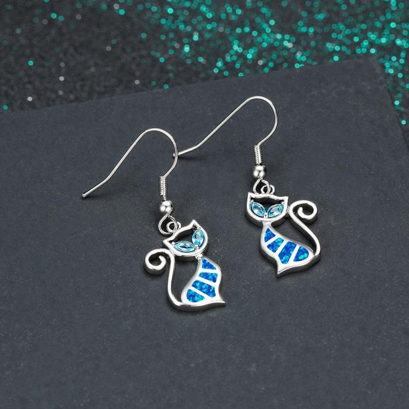 

Platinum water blue diamond cute cat earrings.
