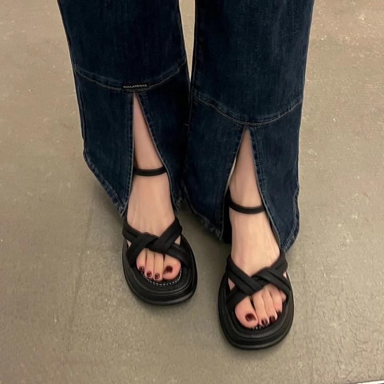 Popular thick-soled Roman sandals women's summer outer wear fairy style 2025 new French high-end thick-heeled beach shoes