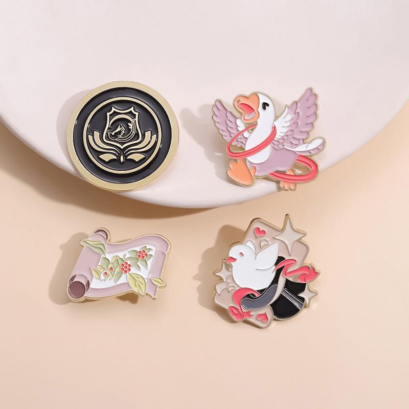 Autumn 2023 Fashionable Cartoon Duck Brooch With Vibrant Colors For Trendy Wardrobe Accessories