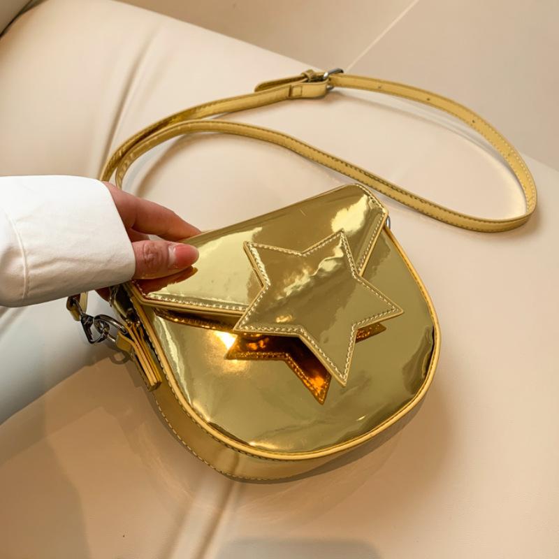 

This year s popular bag new 2025 Mori candy color foreign style single shoulder personality oblique women s bright face saddle bag чорний