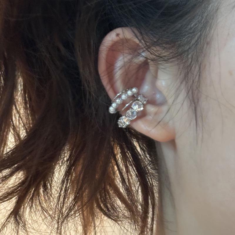 Zircon Geometric Pearl Ear Cuff - Elegant, Luxurious, and Versatile.